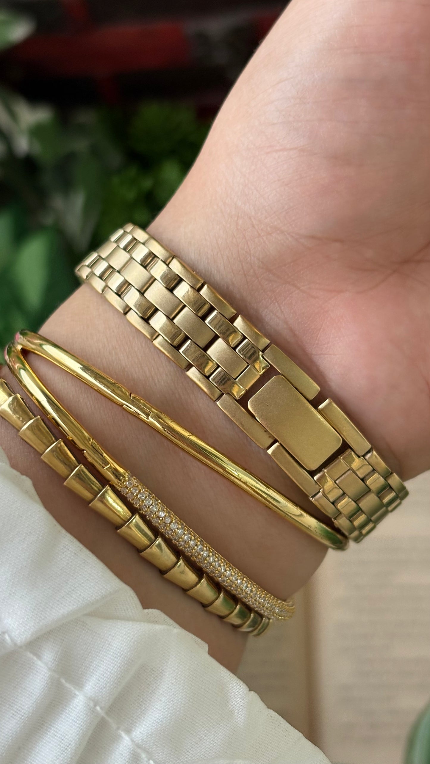 Vintage Fem Watch in Gold Tone Textured Wave Dial Quartz – Clockwork ...
