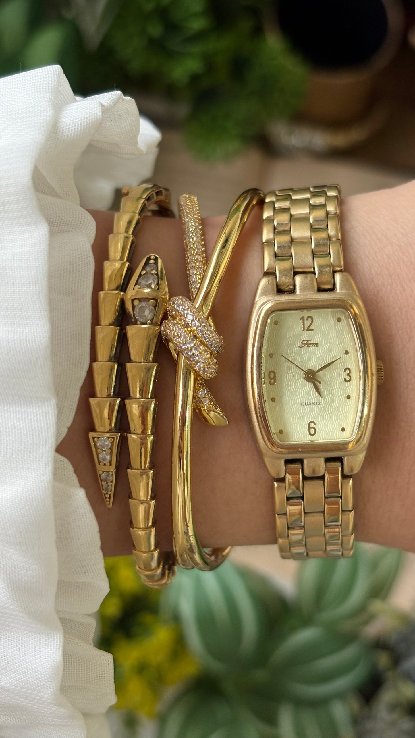 Vintage Fem Watch in Gold Tone Textured Wave Dial Quartz – Clockwork ...