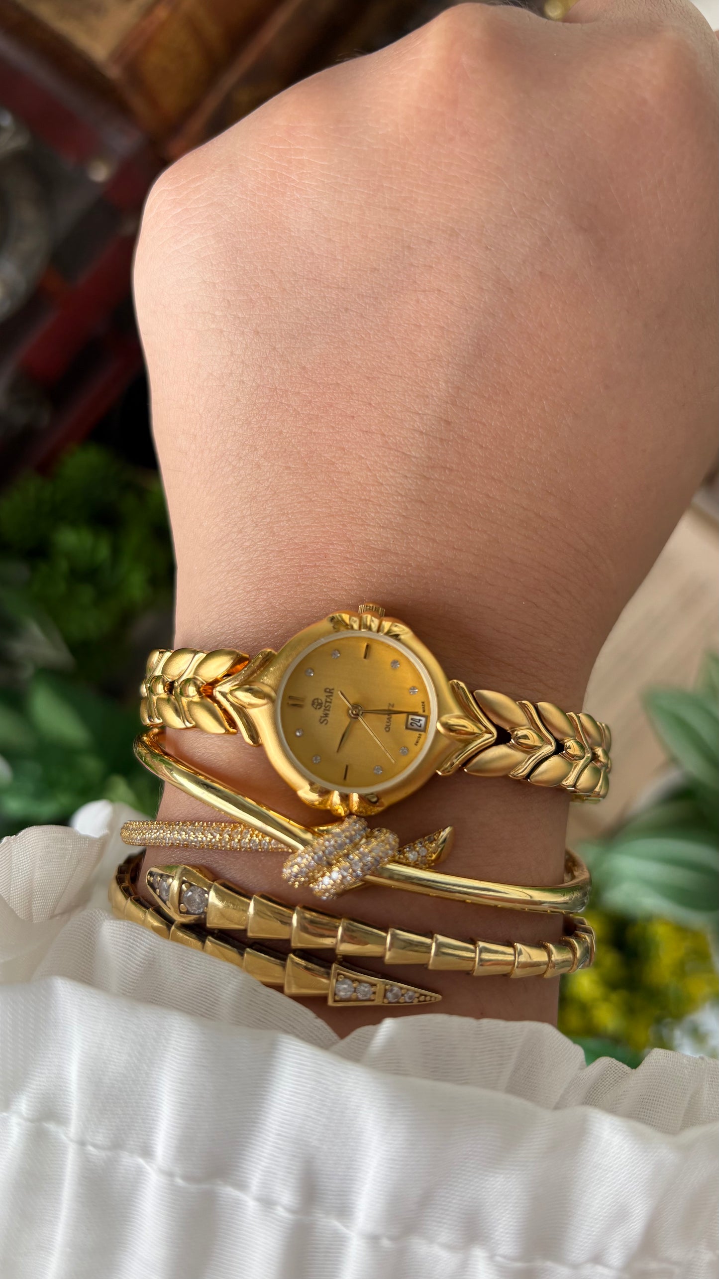 Vintage Dainty Swistar Swiss Day Date Watch in Gold Tone Quartz