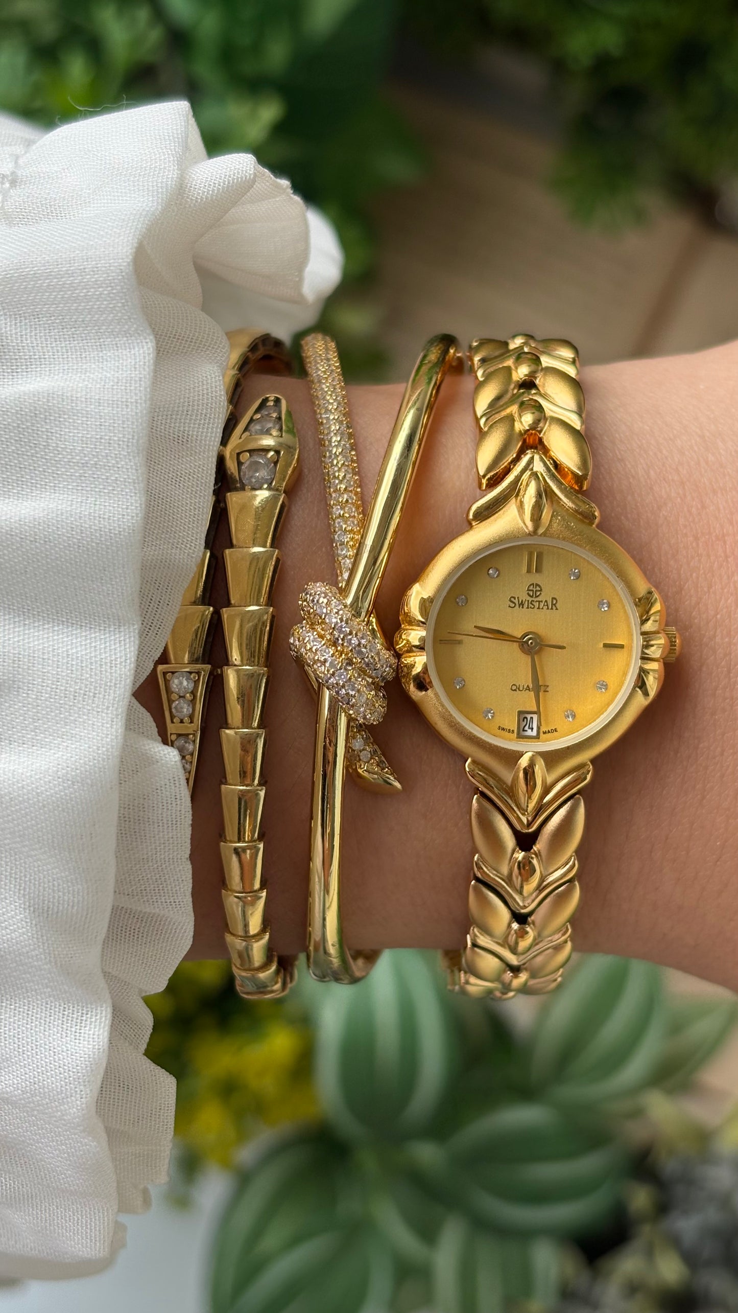 Vintage Dainty Swistar Swiss Day Date Watch in Gold Tone Quartz