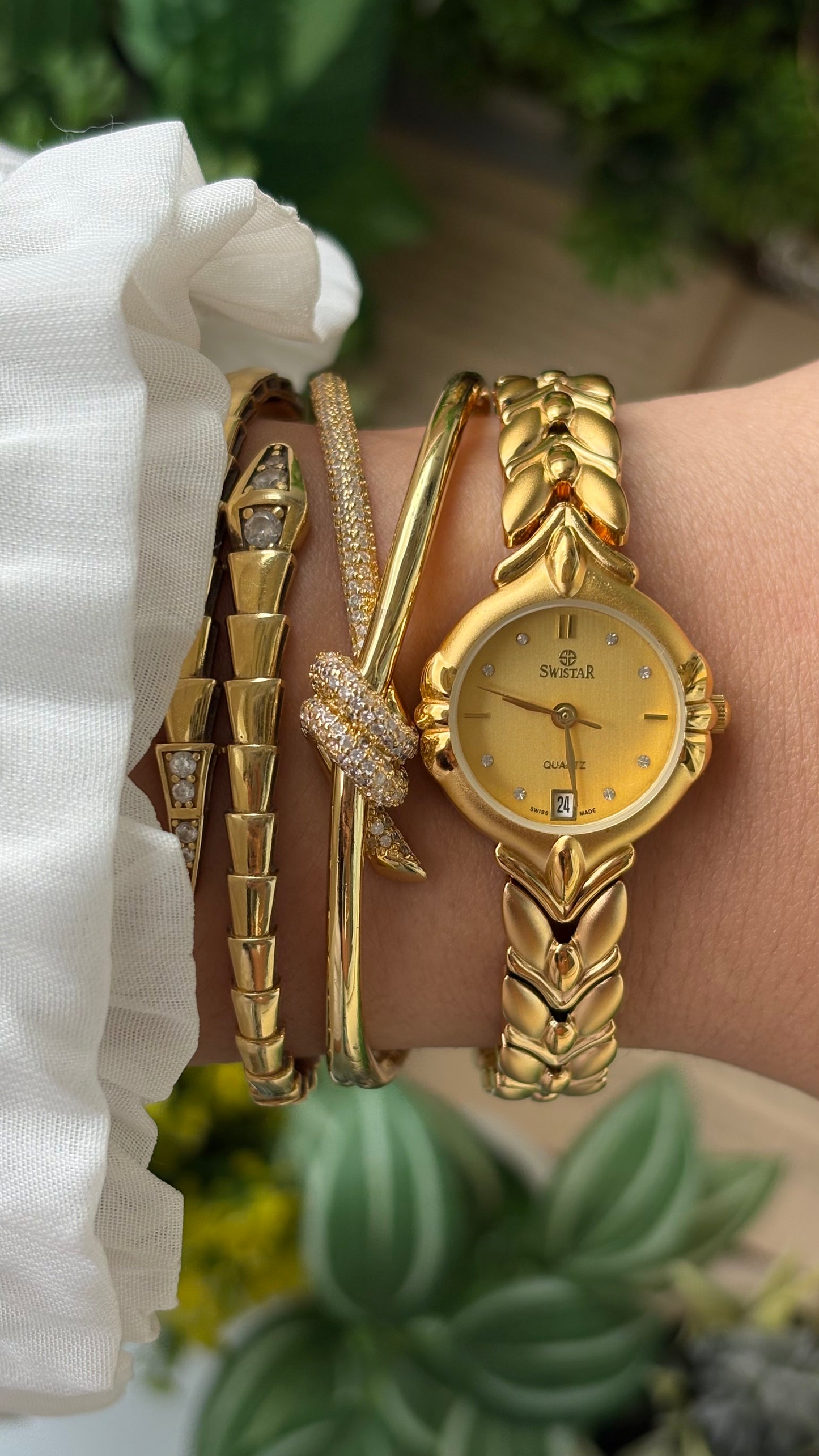 Vintage Dainty Swistar Swiss Day Date Watch in Gold Tone Quartz