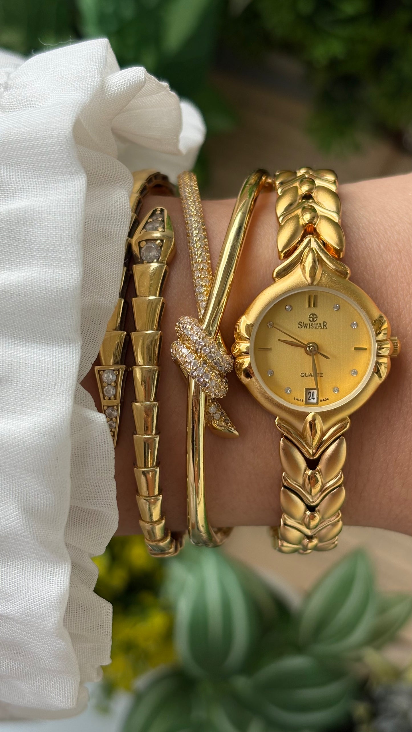 Vintage Dainty Swistar Swiss Day Date Watch in Gold Tone Quartz