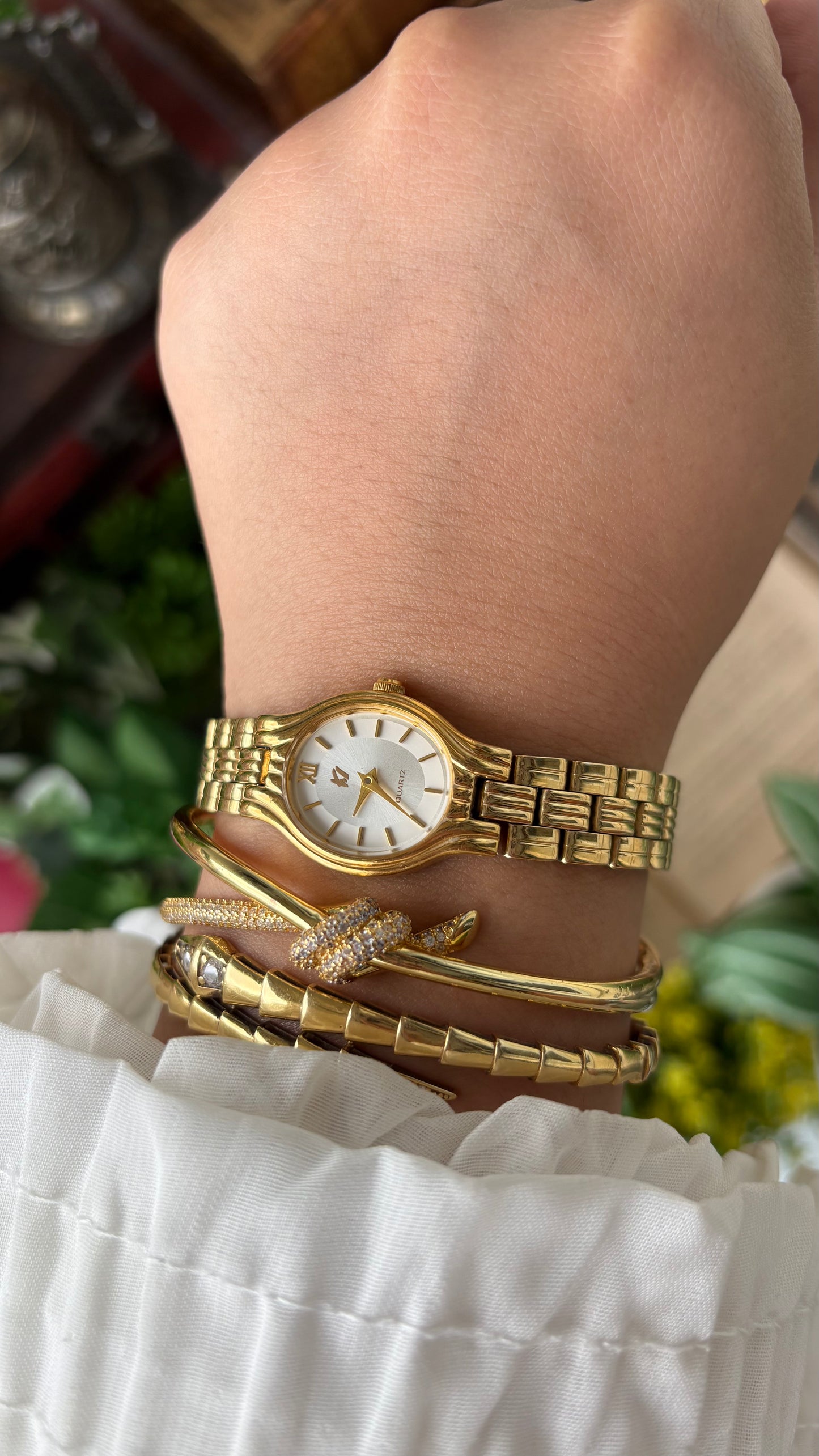 Vintage K1 Watch in Gold Tone Oval Dial Quartz