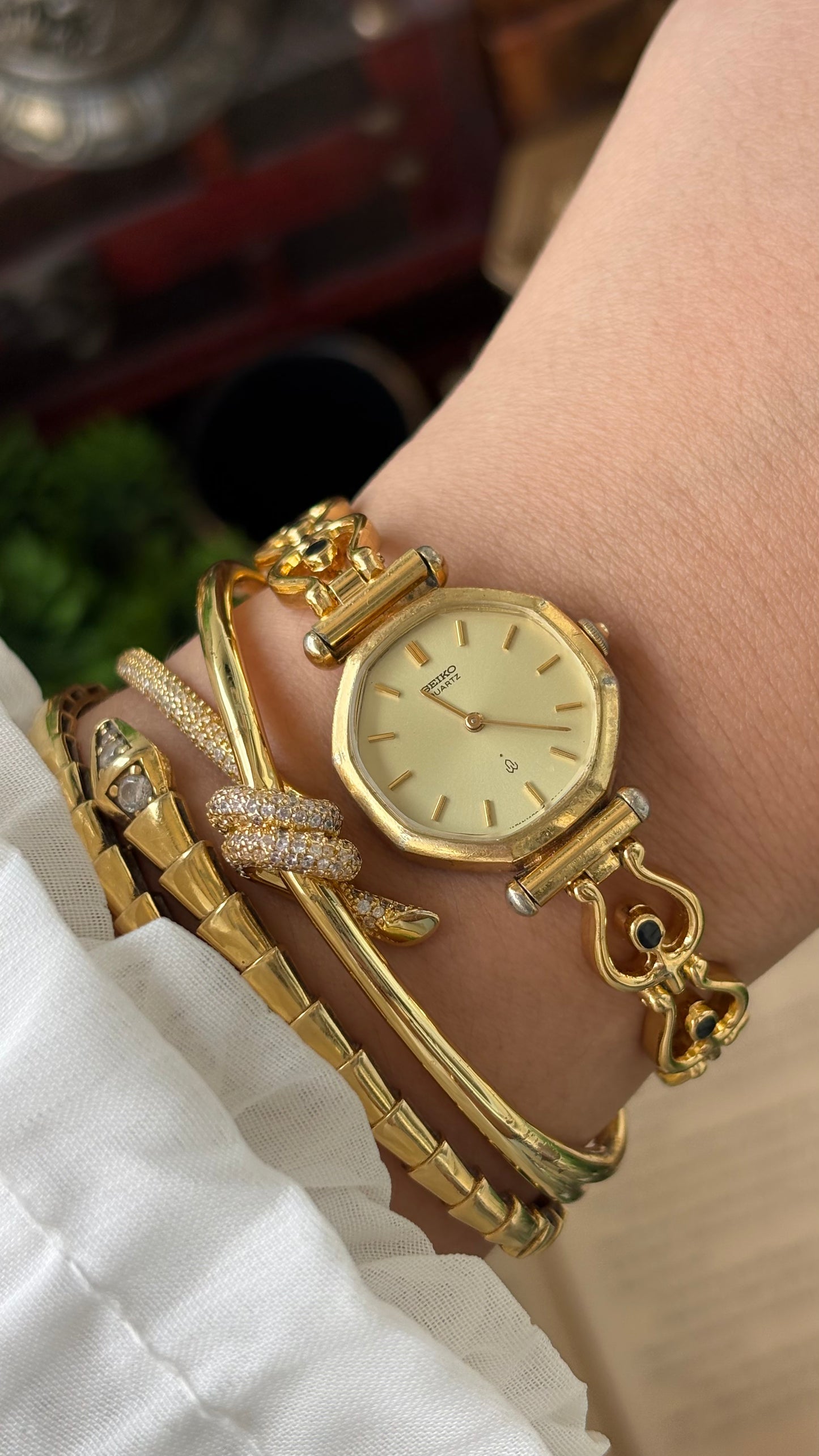 Rare Vintage Seiko Heart Bracelet Chain Watch in Gold Heptagon Dial Quartz