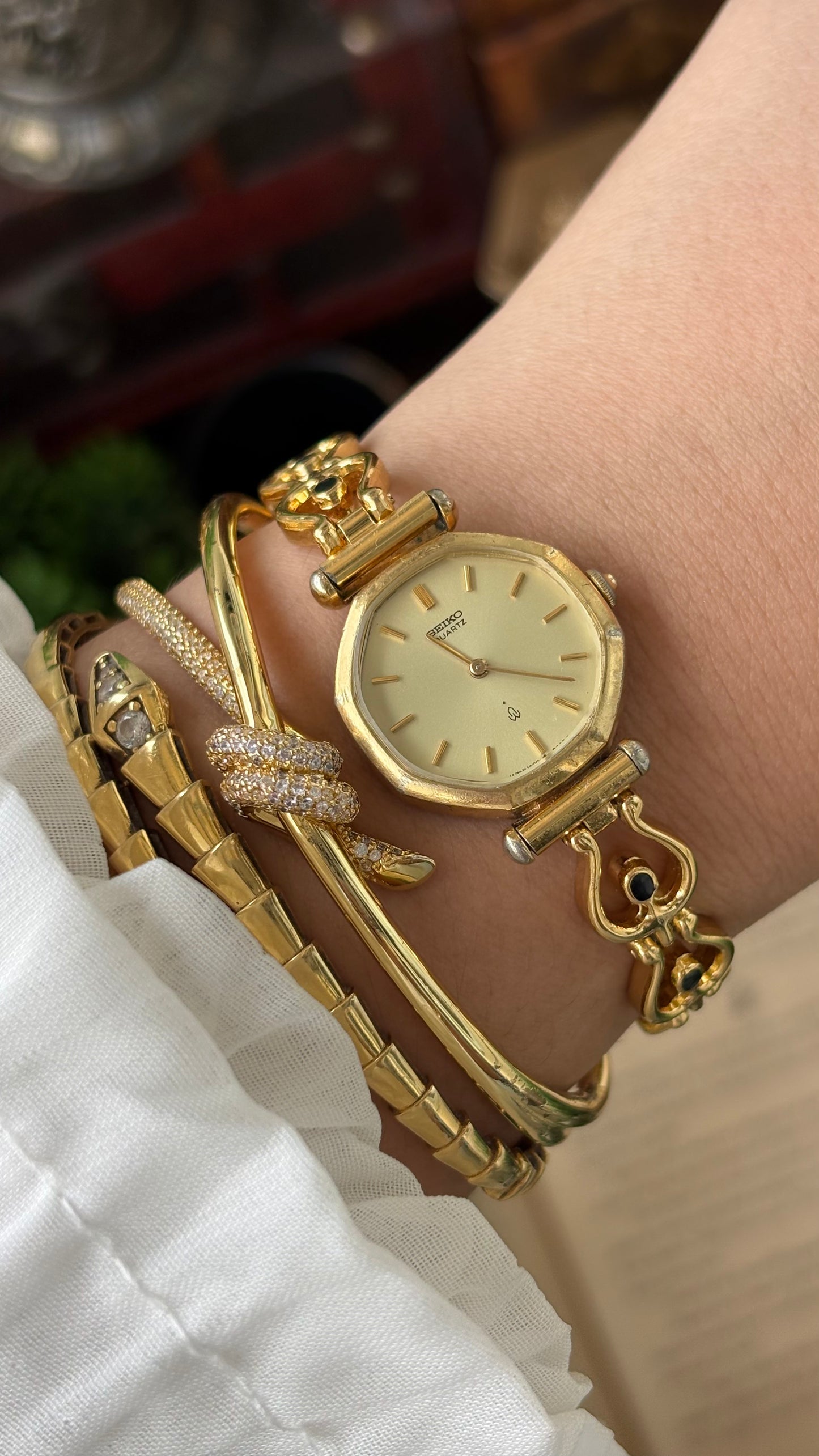 Rare Vintage Seiko Heart Bracelet Chain Watch in Gold Heptagon Dial Quartz