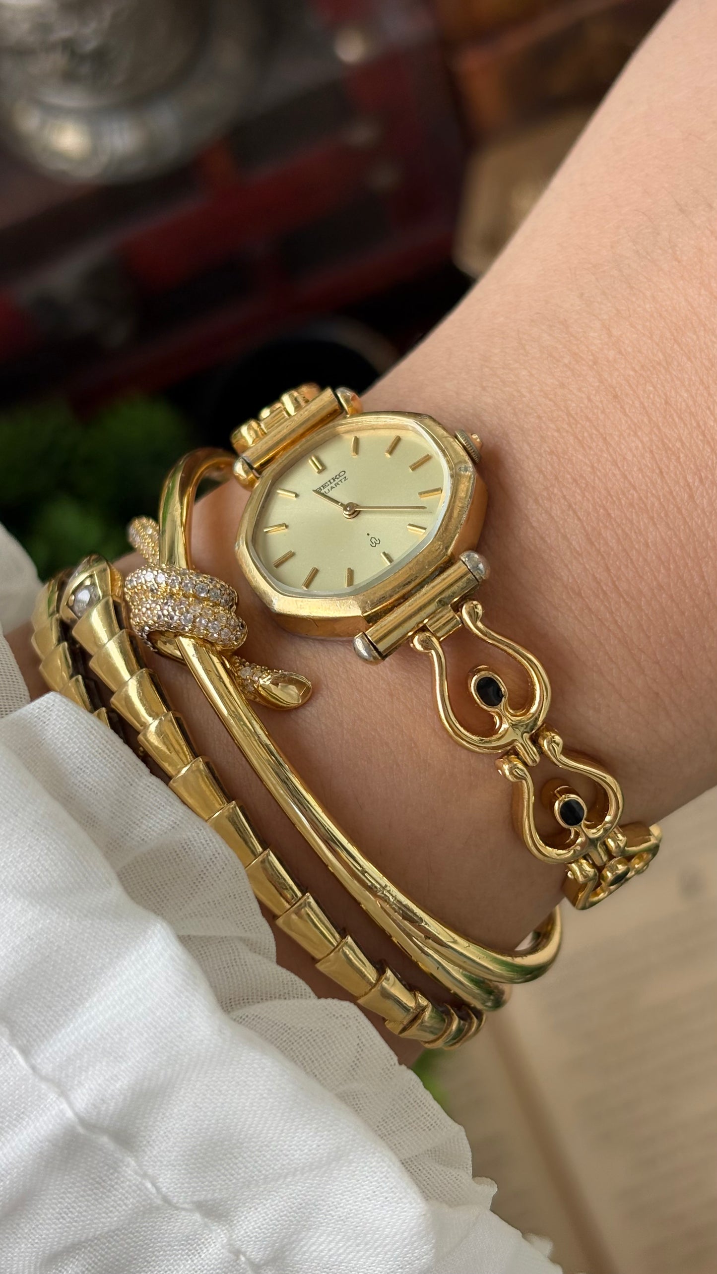 Rare Vintage Seiko Heart Bracelet Chain Watch in Gold Heptagon Dial Quartz