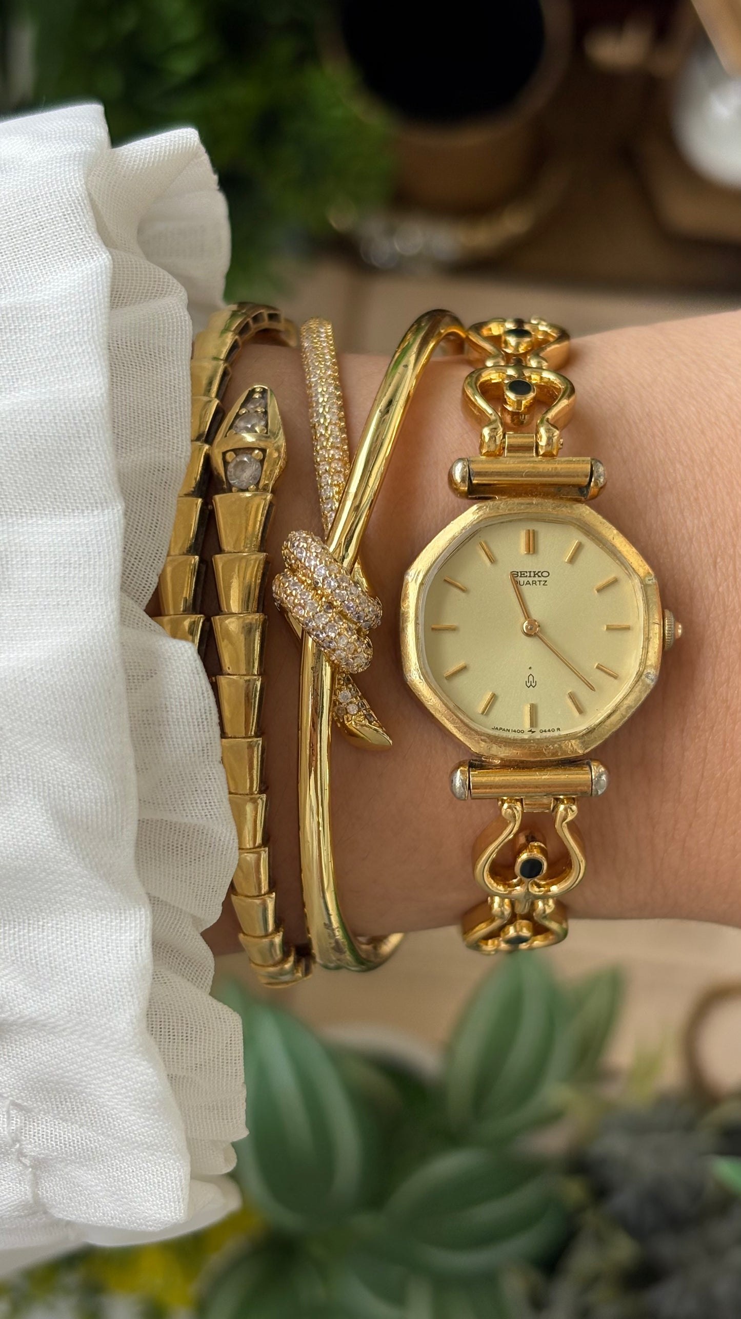 Rare Vintage Seiko Heart Bracelet Chain Watch in Gold Heptagon Dial Quartz