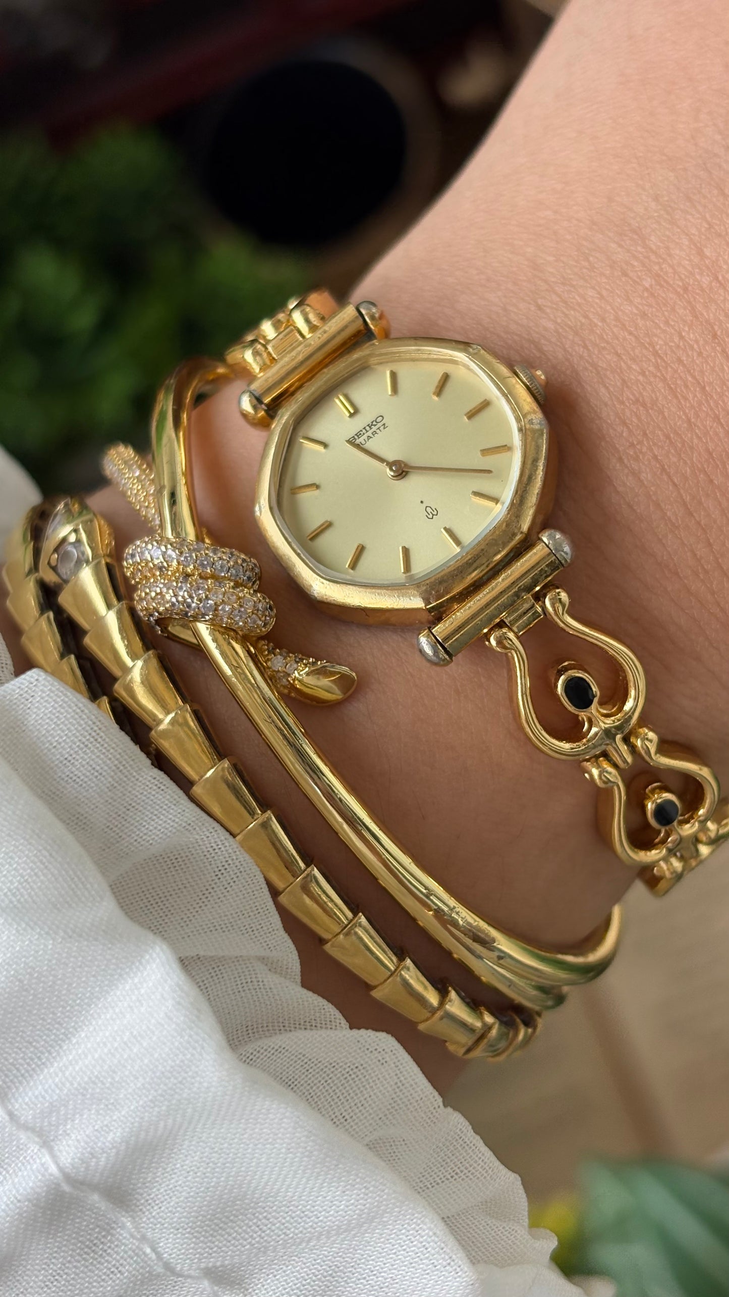 Rare Vintage Seiko Heart Bracelet Chain Watch in Gold Heptagon Dial Quartz