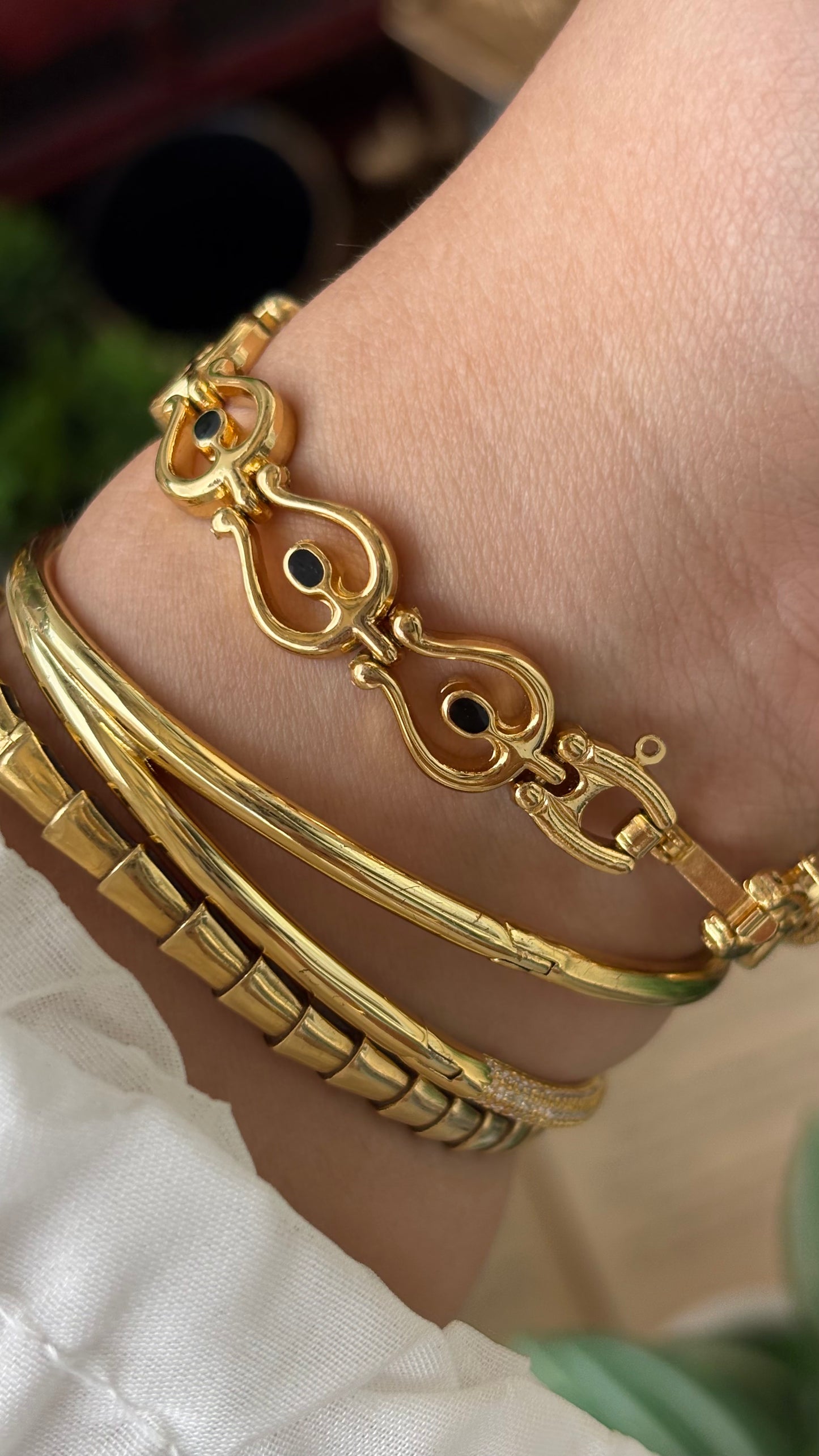 Rare Vintage Seiko Heart Bracelet Chain Watch in Gold Heptagon Dial Quartz